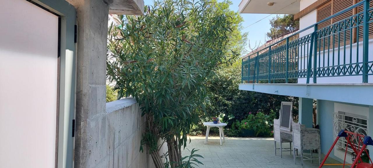 Lenia'S 1 Apartamento Loútsa Exterior foto